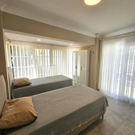 Villa Luxury 5br W Pool & Access Ayvalı
