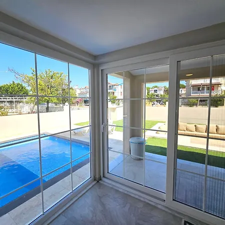 Luxury 5br W Pool & Access Ayvalı