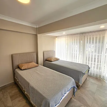 Luxury 5br W Pool & Access Villa