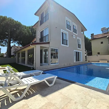 Luxury 5br W Pool & Access Ayvalı