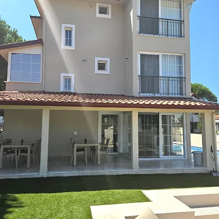Luxury 5br W Pool & Access Villa *