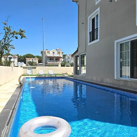 Luxury 5br W Pool & Access *