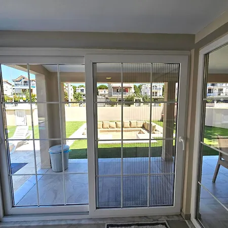 Luxury 5br W Pool & Access Villa *