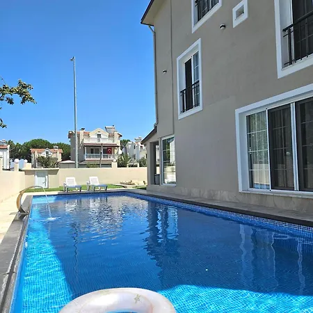 Luxury 5br W Pool & Access Ayvalı