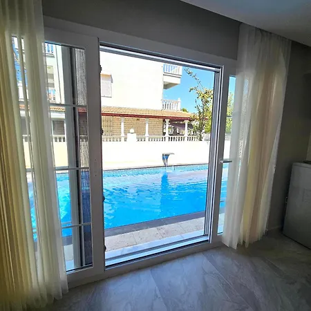 Luxury 5br W Pool & Access Villa