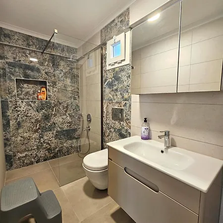 Luxury 5br W Pool & Access Villa Ayvalı