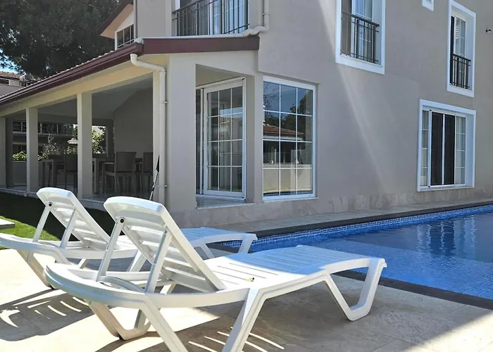 Luxury 5br W Pool & Access 别墅 Ayvalı