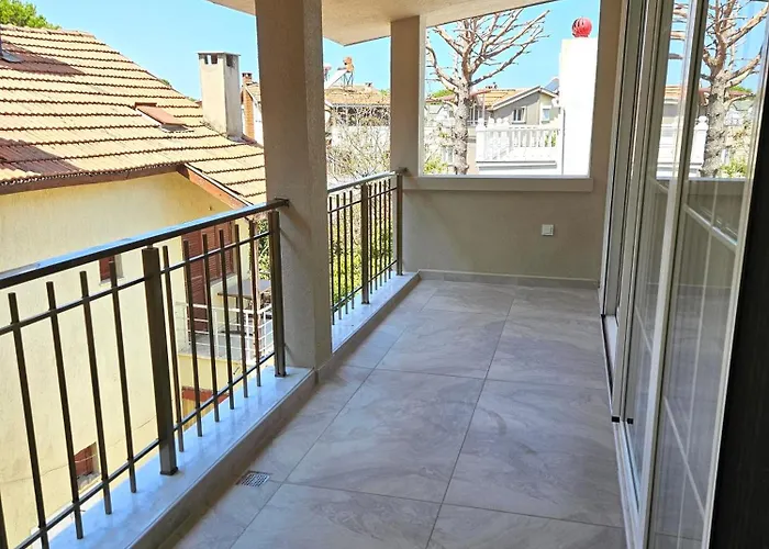 Luxury 5br W Pool & Access *