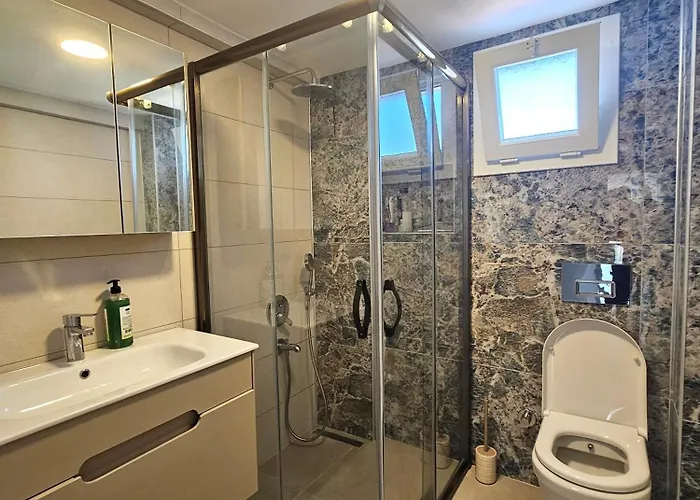 Luxury 5br W Pool & Access *