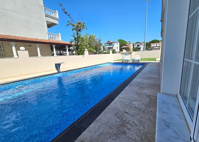 Luxury 5br W Pool & Access Ayvalı