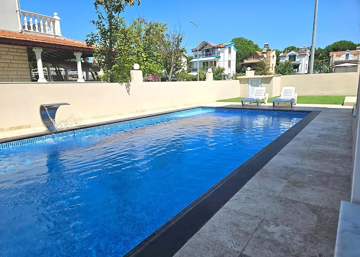 Luxury 5br W Pool & Access *