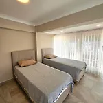 Luxury 5br W Pool & Access Villa
