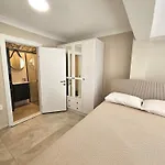 Villa Luxury 5br W Pool & Access *