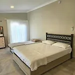 Villa Luxury 5br W Pool & Access