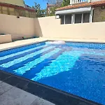 Villa Luxury 5br W Pool & Access