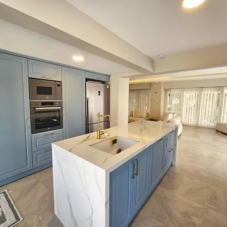 Villa Luxury 5br W Pool & Access Ayvalı