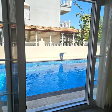Villa Luxury 5br W Pool & Access