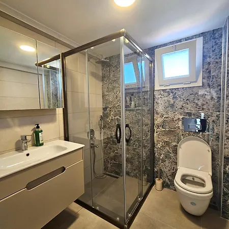 Luxury 5br W Pool & Access *