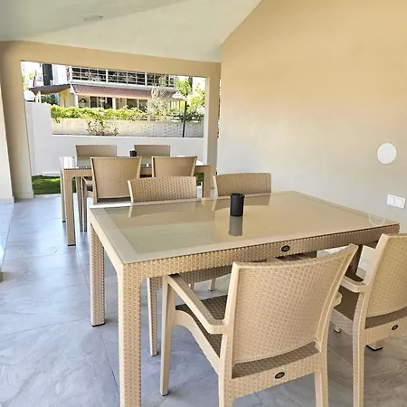 Villa Luxury 5br W Pool & Access