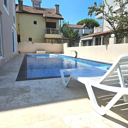 Luxury 5br W Pool & Access *