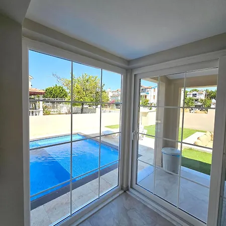Villa Luxury 5br W Pool & Access Ayvalı