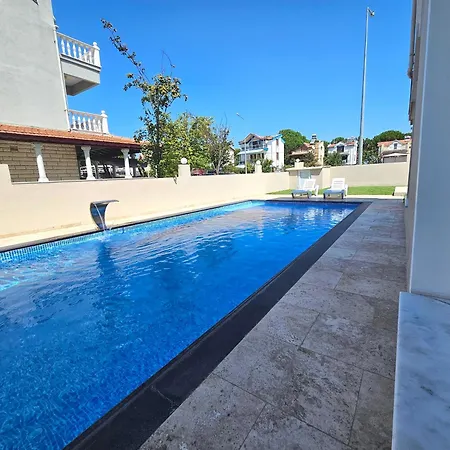 Luxury 5br W Pool & Access Айвалык