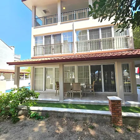 Luxury 5br W Pool & Access Villa