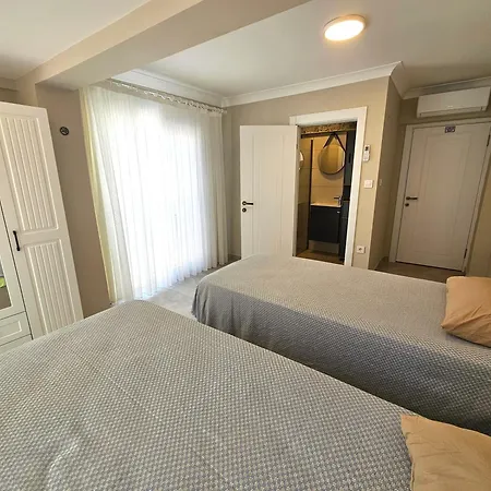 Luxury 5br W Pool & Access *