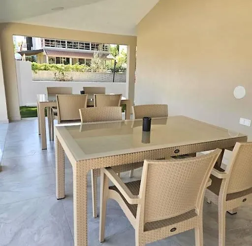 Villa Luxury 5br W Pool & Access