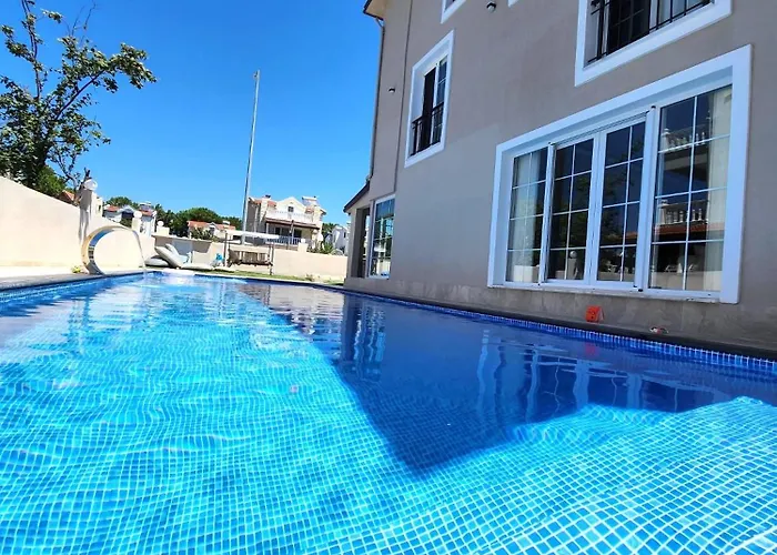 Luxury 5br W Pool & Access Ayvalik
