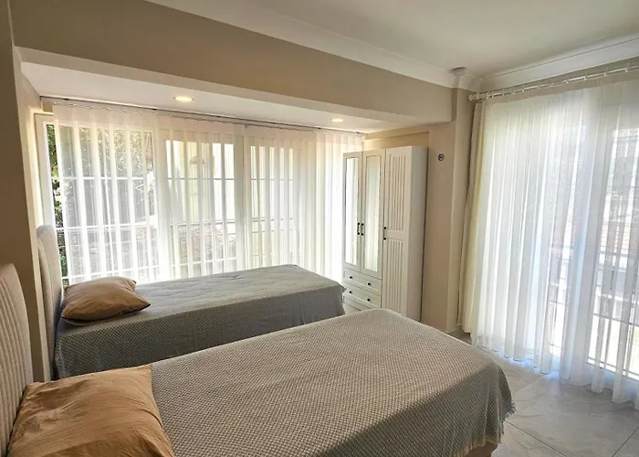 Villa Luxury 5br W Pool & Access Ayvalı