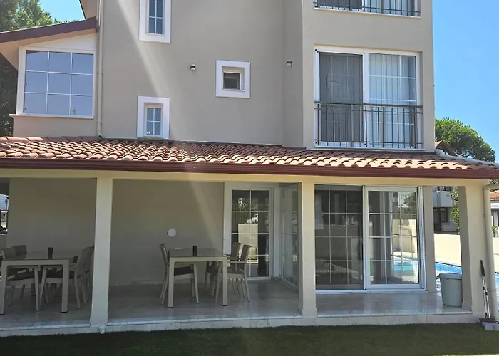 Luxury 5br W Pool & Access Villa *