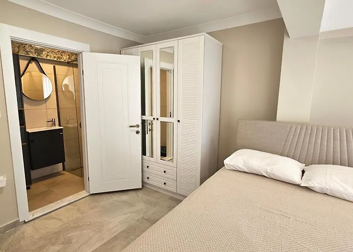 Villa Luxury 5br W Pool & Access *