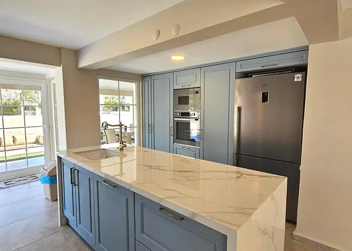 Luxury 5br W Pool & Access Villa Ayvalı