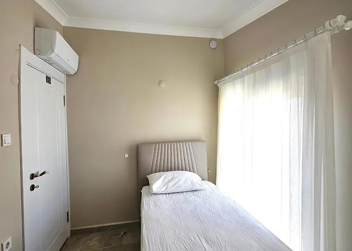 Luxury 5br W Pool & Access Villa Ayvalı