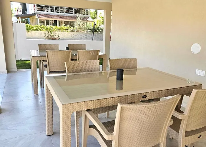 Villa Luxury 5br W Pool & Access