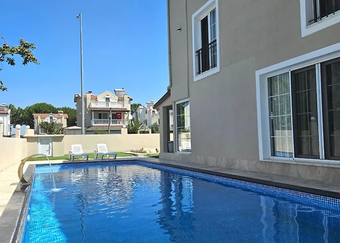 Luxury 5br W Pool & Access Ayvalı