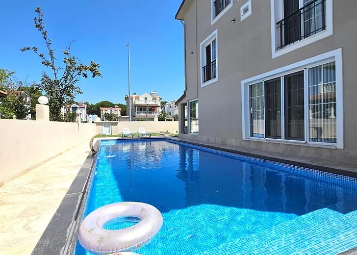 Luxury 5br W Pool & Access Villa