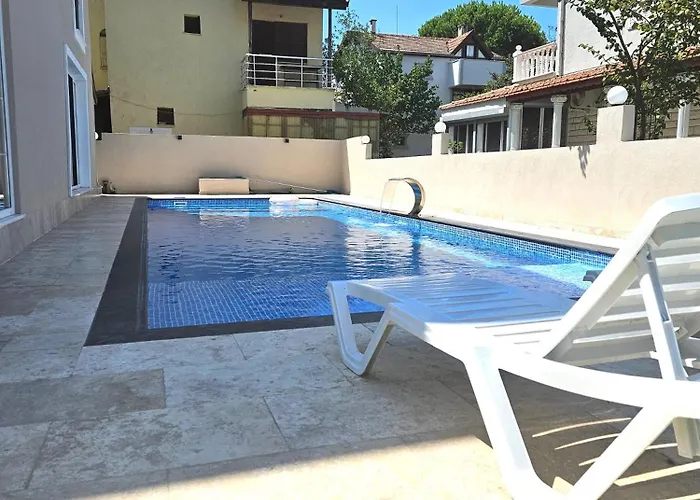 Luxury 5br W Pool & Access *