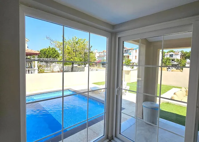 Villa Luxury 5br W Pool & Access Ayvalı
