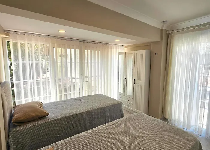 Villa Luxury 5br W Pool & Access