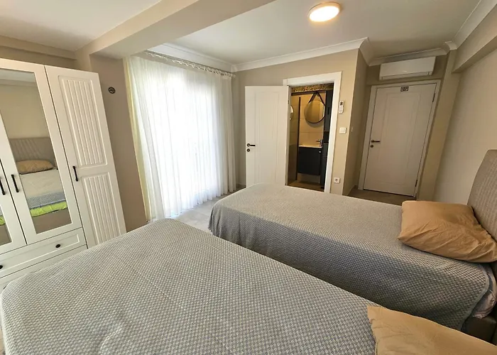 Luxury 5br W Pool & Access *